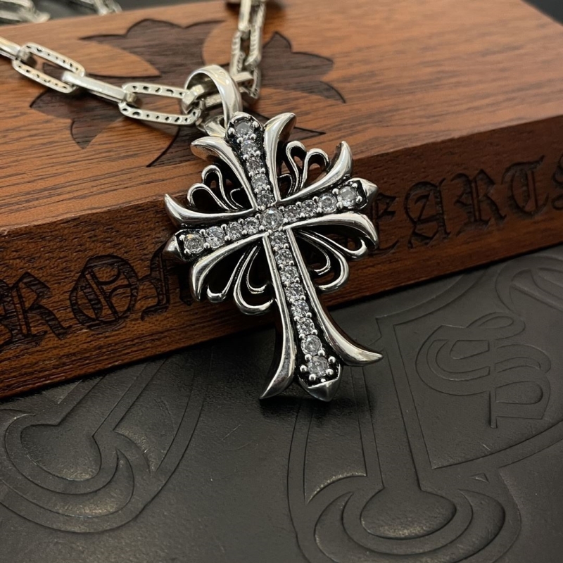 Ch*0me He**ts necklaces